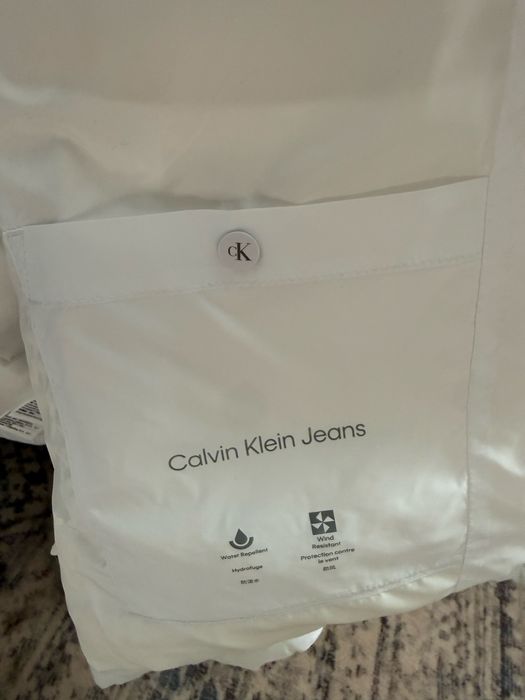 Geaca Calvin Klein alba purtata o singura data