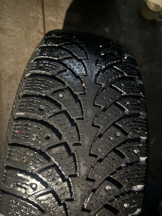 Продам зимнию резину 235/65r17