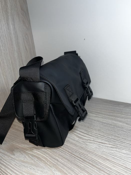 Черная сумка красивая