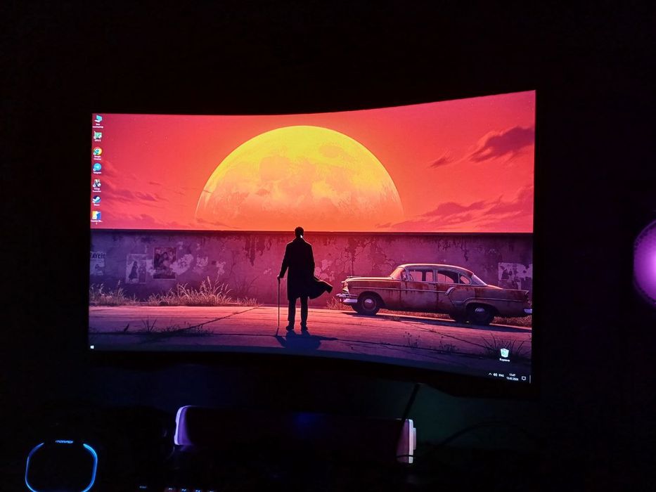 Kompyuter igrovoy sotiladi komplekt ideal xolatda stoli bilan