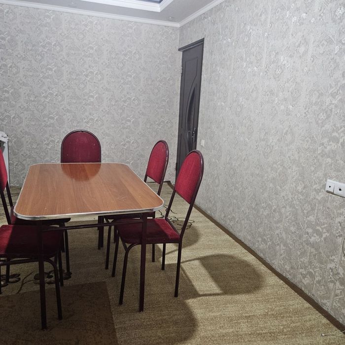 Стол со стульями