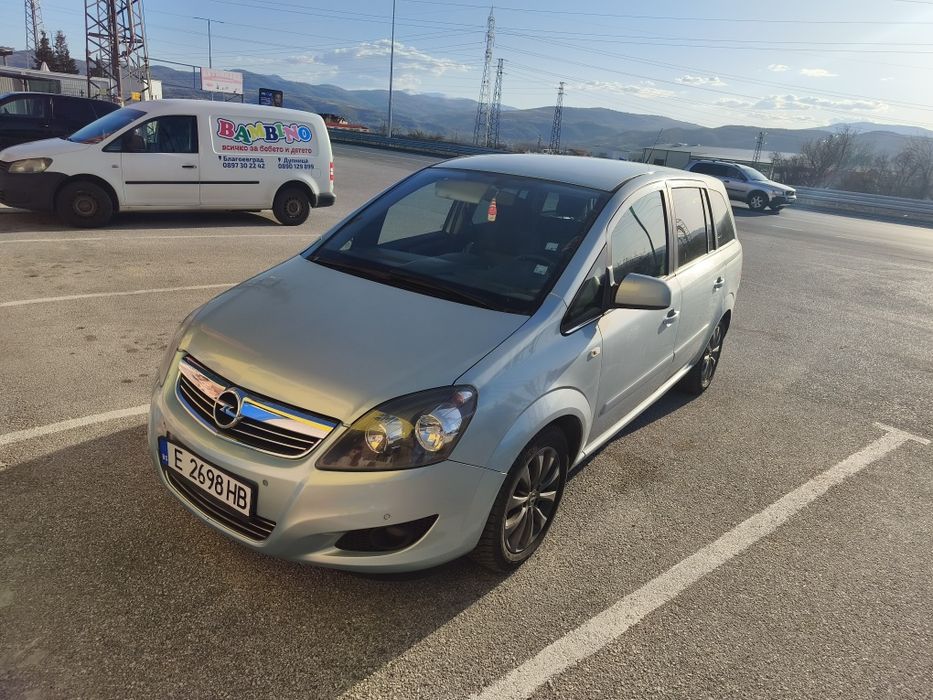 Opel zafira Опел Зафира 1.8 газ бензин.