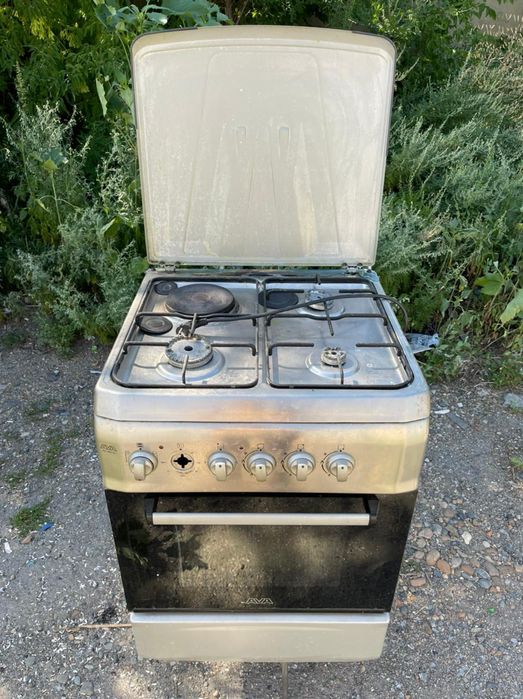 Продам газовую плиту