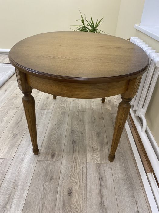 Стол для гостинной дубовый