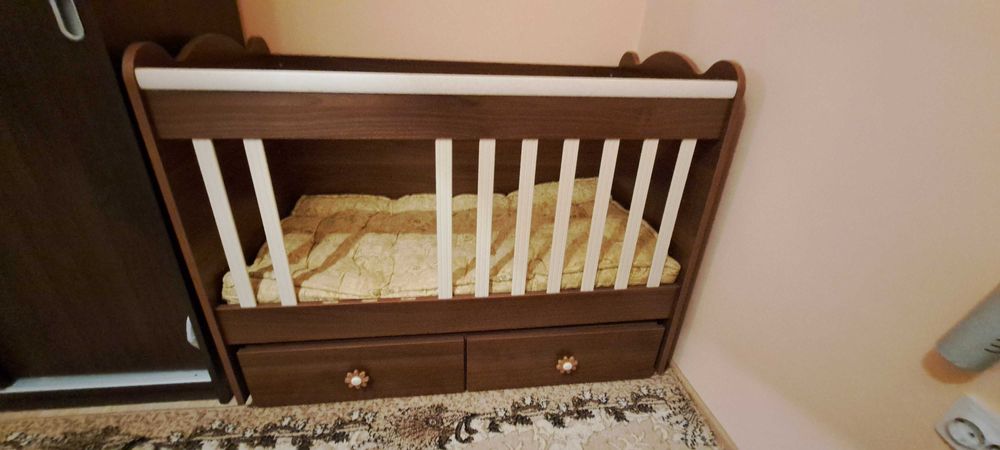 Люлеещо се креватче за бебета