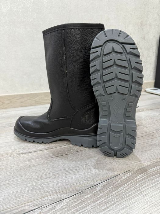 Продам зимнюю спец одежду