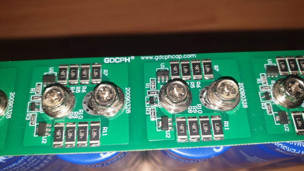 Vand   6 buc de 2.5v  1500F NOI,  balansare supercondensatori pornire