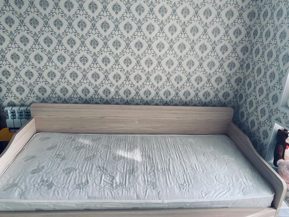 Кровать тумбочкамен