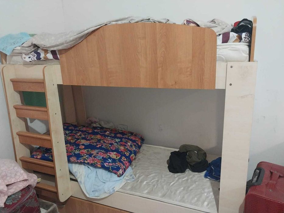Двухярусные кровати есть 2 кровати