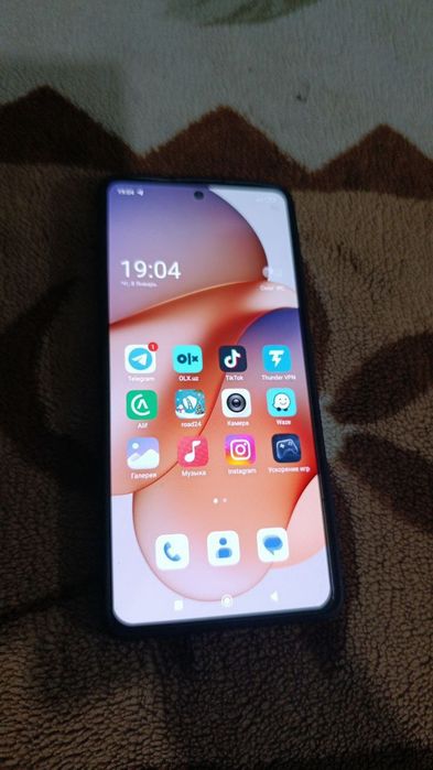 Redmi Not 13 pro 12 ga 512 tali Sotiladi hamma narsasi bor
