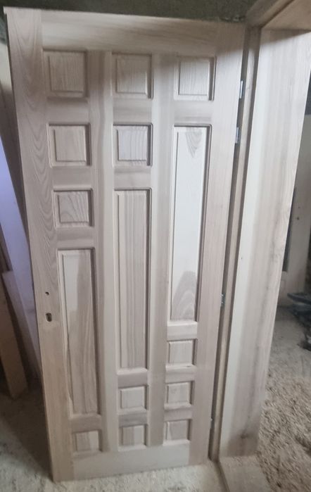 Usi de lemn masiv de tei