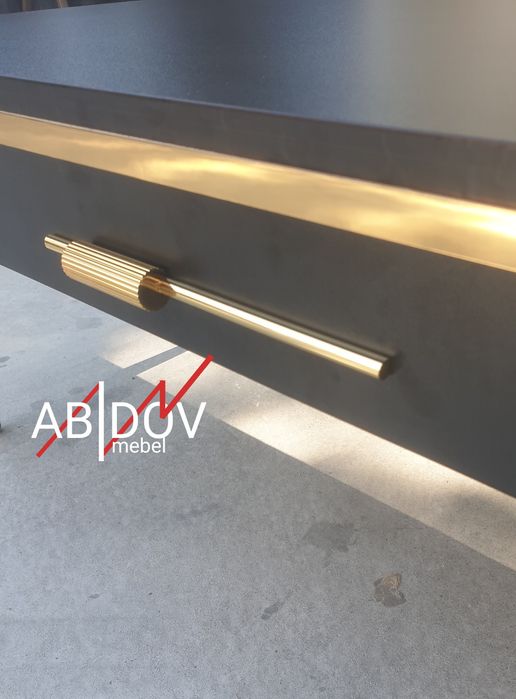 Дизайнерский журнальный ( кофейный ) столик от производителя.