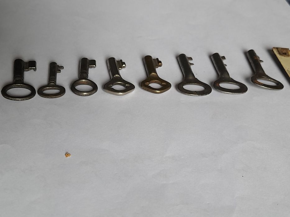 Малки стари ключета,ретро и ламаринен предпазител за печка