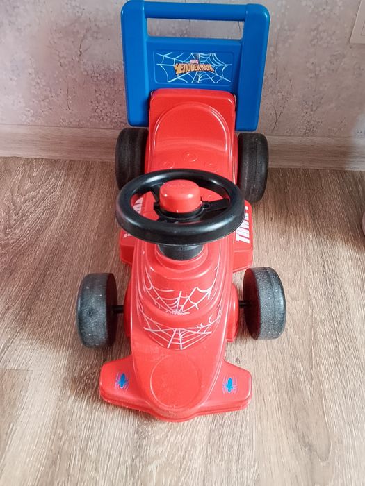 Продам толокар машинку.