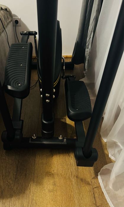 Bicicletǎ eliptica magnetica TECHFIT E410N