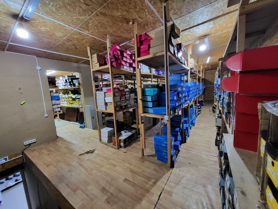 Продам тд кристал  1200 м кв в самом центре