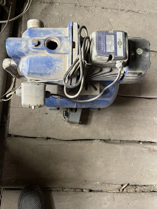 Продам насос водяной.