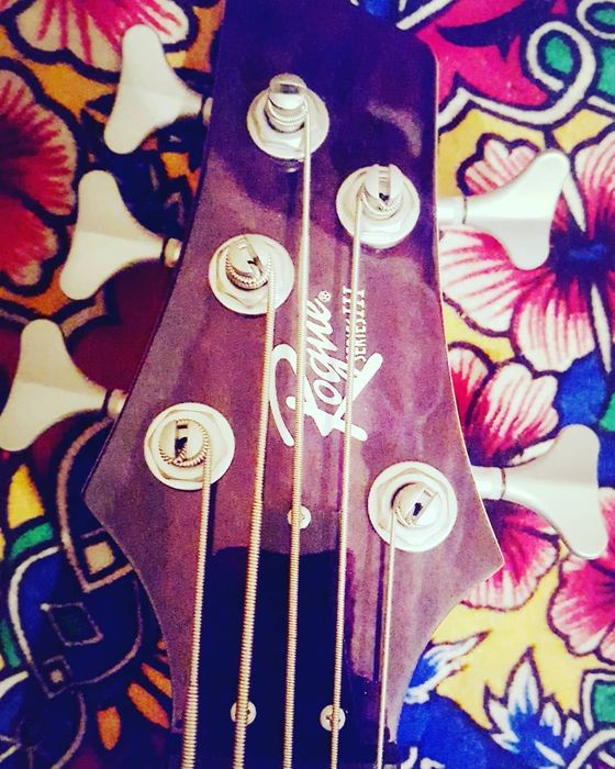 Бас гитара активная Rogue made in Korea