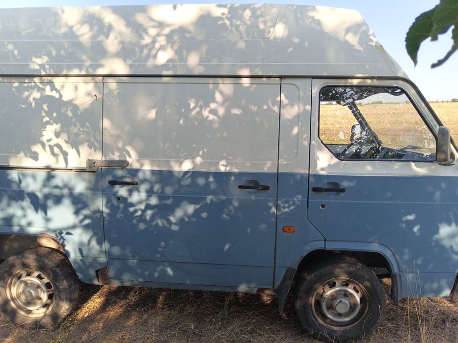 Бус Nissan Trade 75