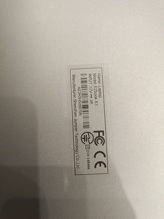 Лаптоп EZbook X3