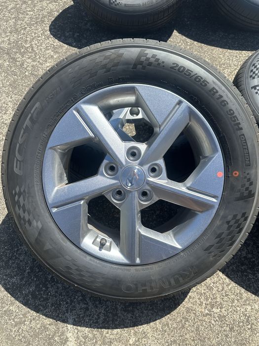 Гуми и джанти за Hyundai 205 65 16