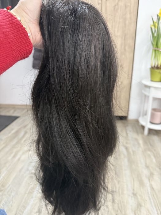 Peruca saten inchis.Purtata o singura data.