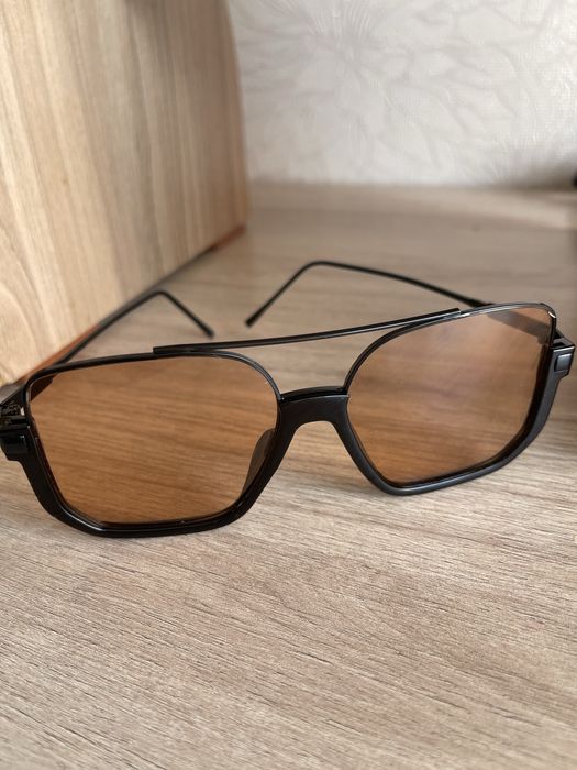 Очки солнцезащитные