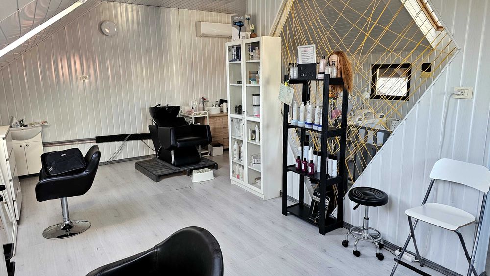 Închiriez camera cosmetica și post frizerie/coafor
