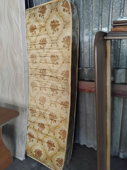 Продам двухспальную кровать