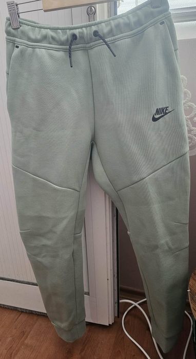 Оригинално детско долнище Nike Tech Fleece