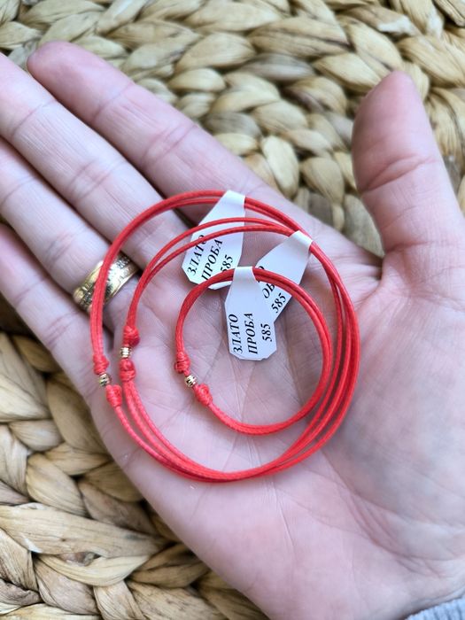 Гривна червен конец и златно топче 14К