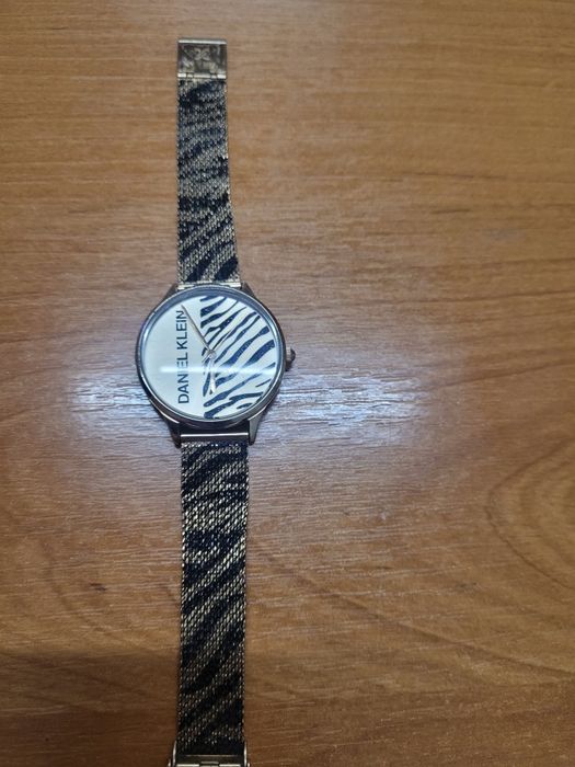 Продам часы женские красивые