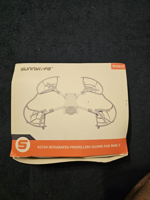 Drona DJI MINI 3 Fly more combo+protectie elicii, limita inaltime 500m