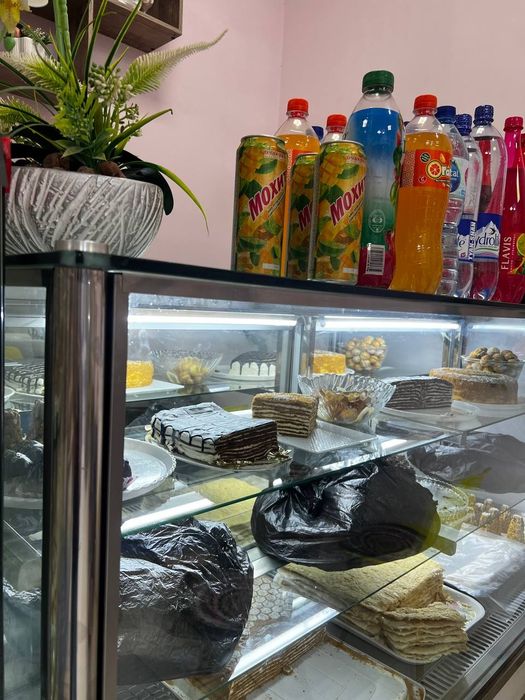 Витрина холодильник сотилади