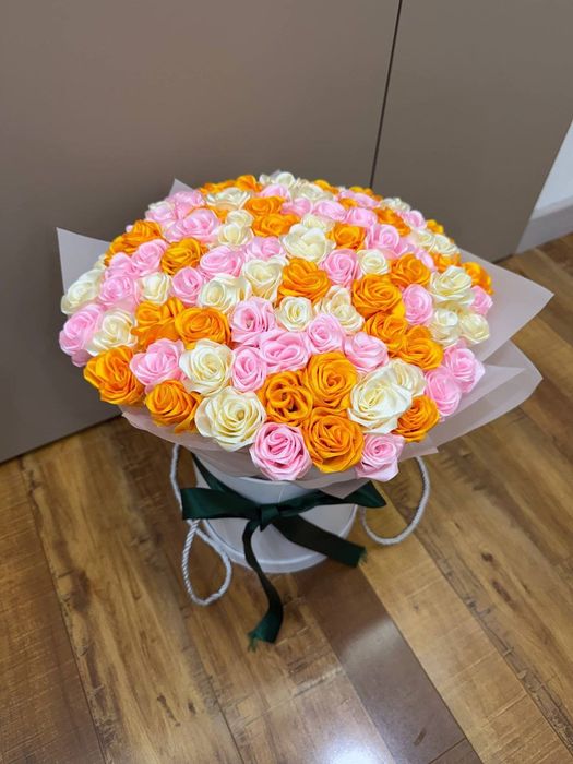 Шикарные букеты из 101 розы.