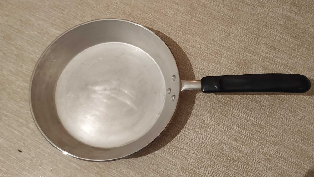 Стар алуминиев тиган от Соца