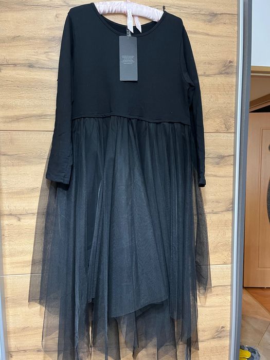 Hainute frumoase folosite in conditii ff bune