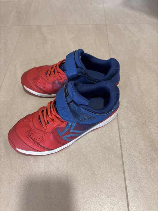 Затворени обувки 36 номер