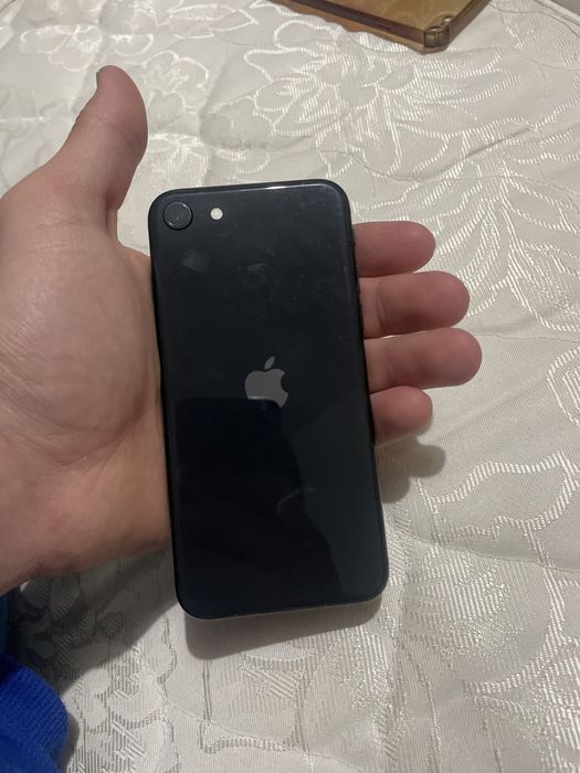 Айфон се 128гб.