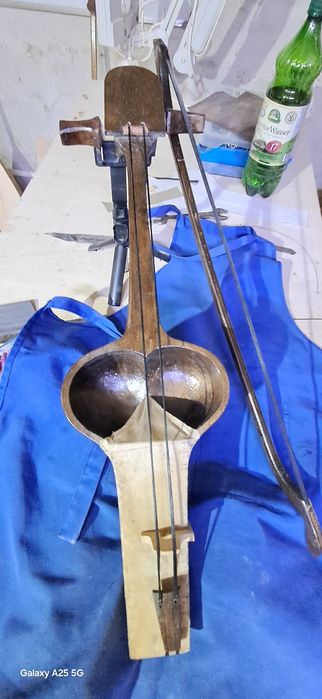 Қылқобыз  футлярымен бірге