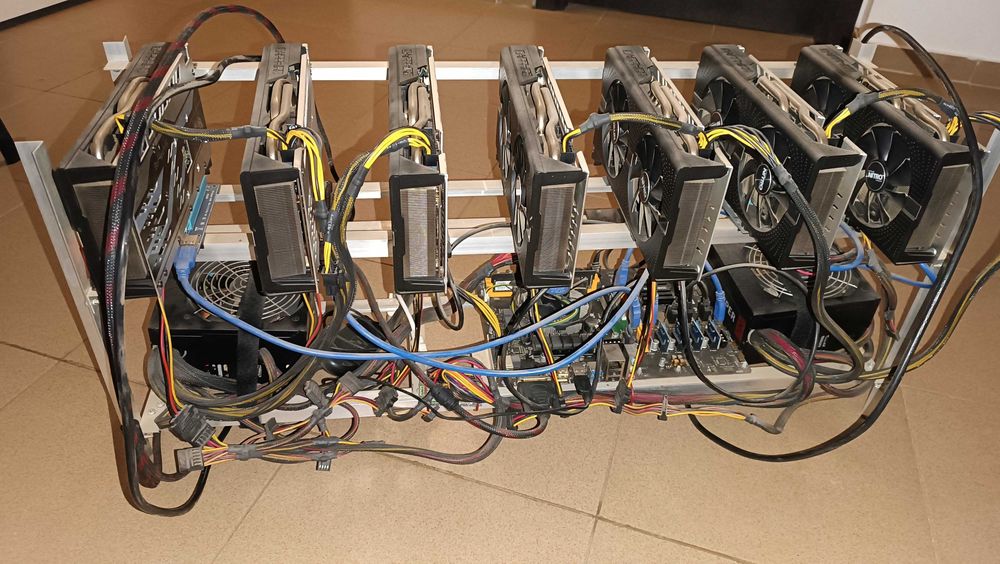 Майнинг риг Копачка - 7 х RX570 4 GB, захранване 2 х 700 W