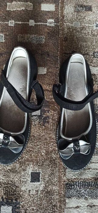 Продам обувь для девочки