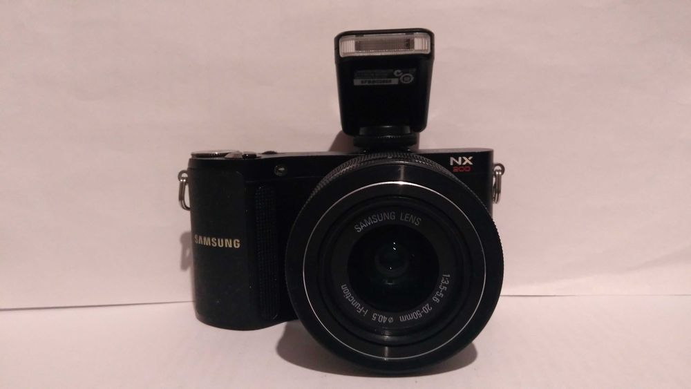 Фотоаппарат Samsung NX200