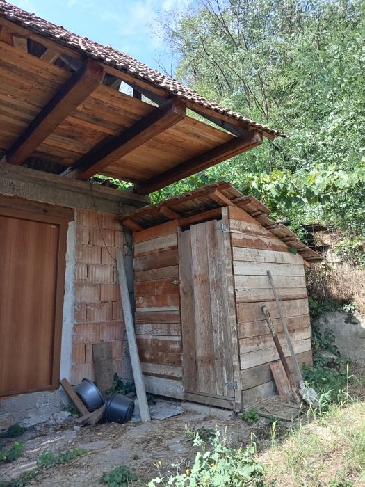 Vând casă neterminată!