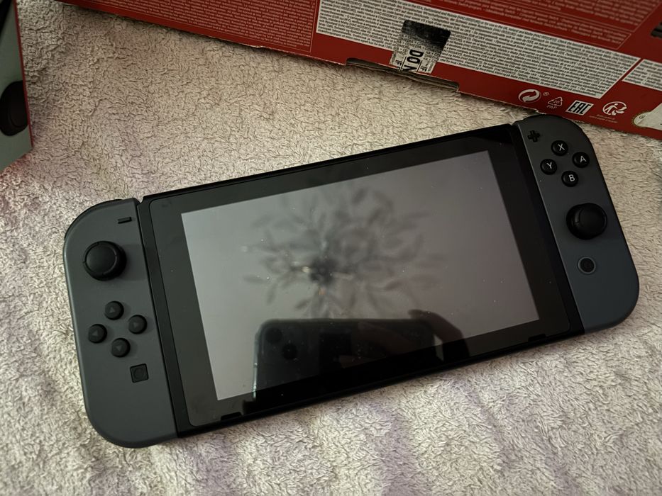 Конзола Nintendo switch  + joy cons