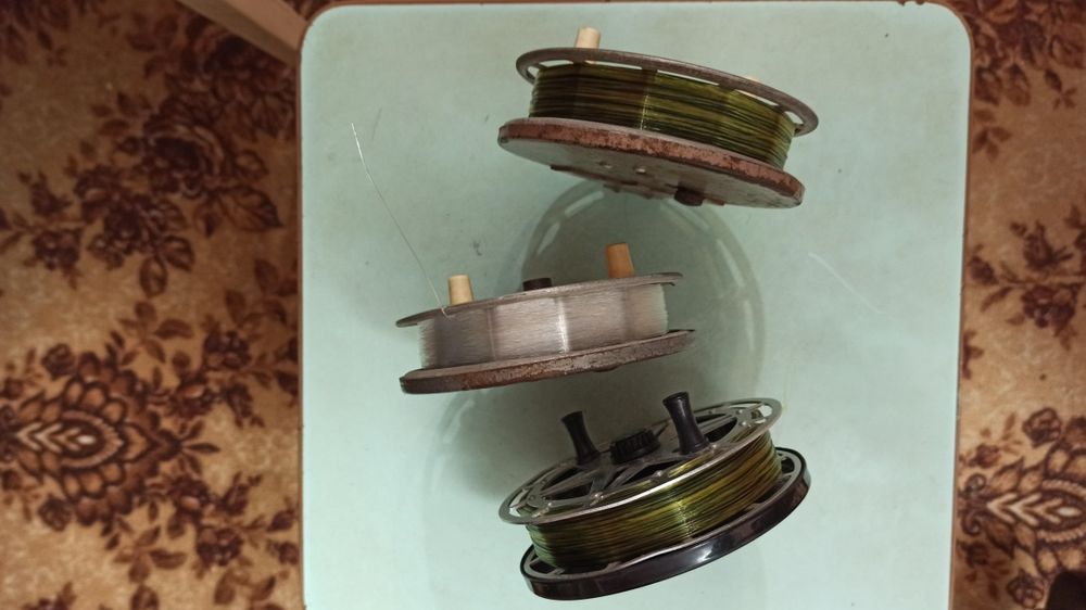 Продам катушки инерционные