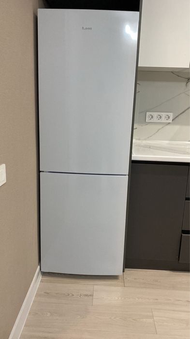 Холодильник Бирюса