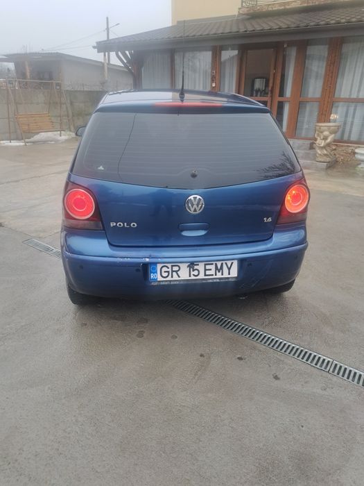 Vând Volkswagen Polo.