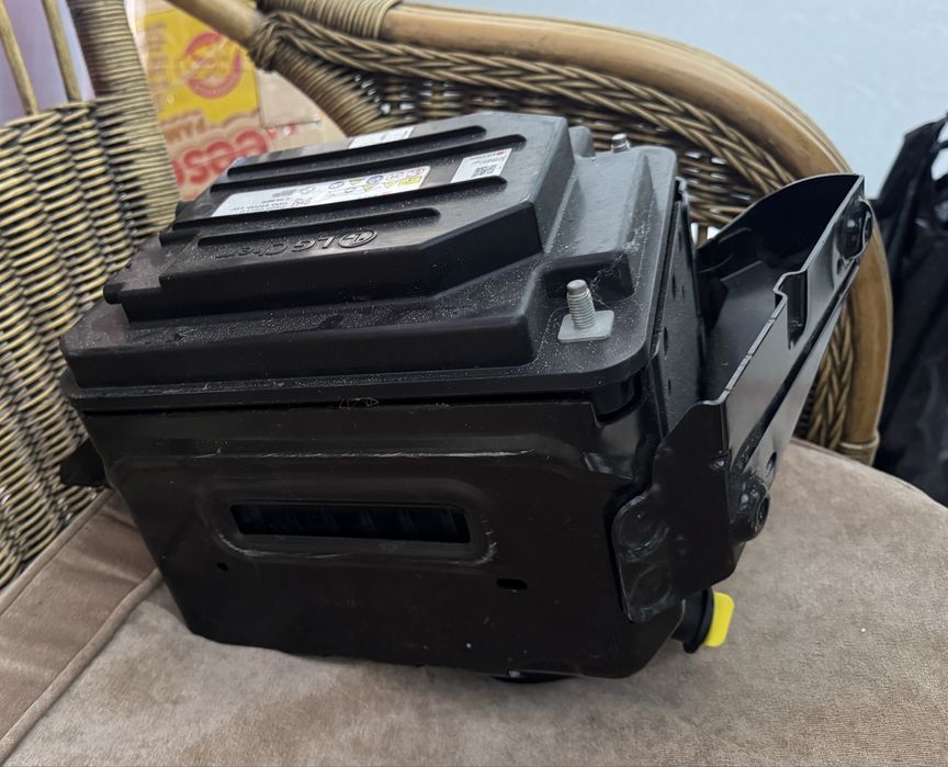 Аккумулятор на Бмв х7