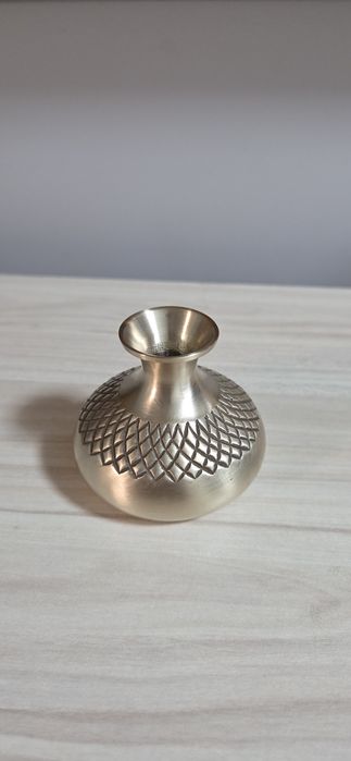 Бронзова вазичка